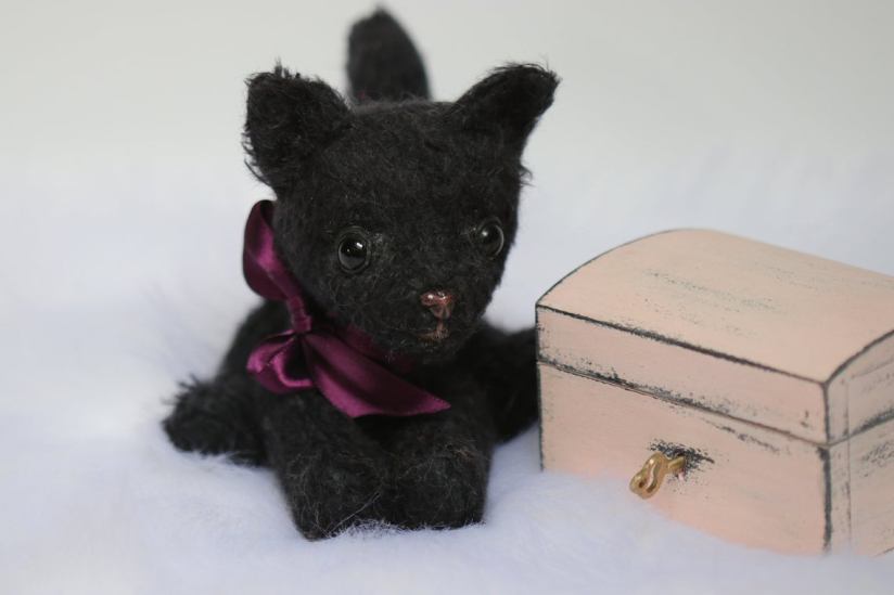 Černá kočička, německý mohér, 18x16cm, 2019